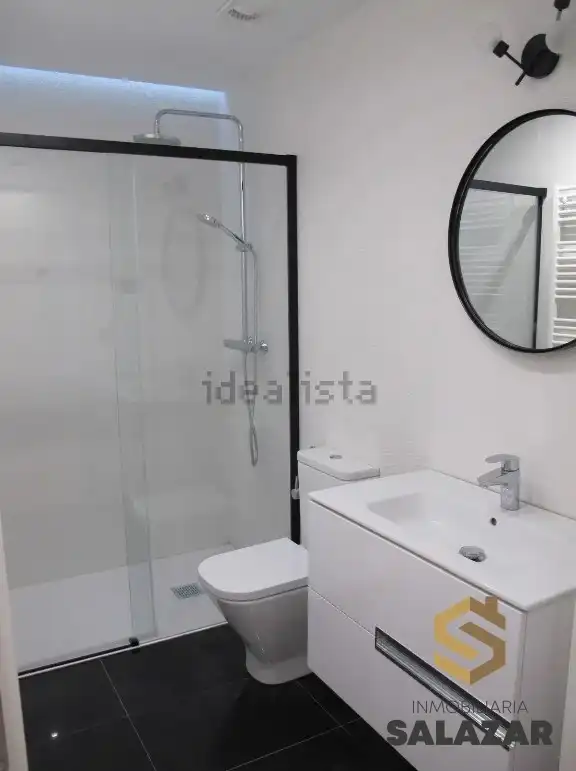 Bathroom of Flat for rent in Bilbao   with Heating and Furnished