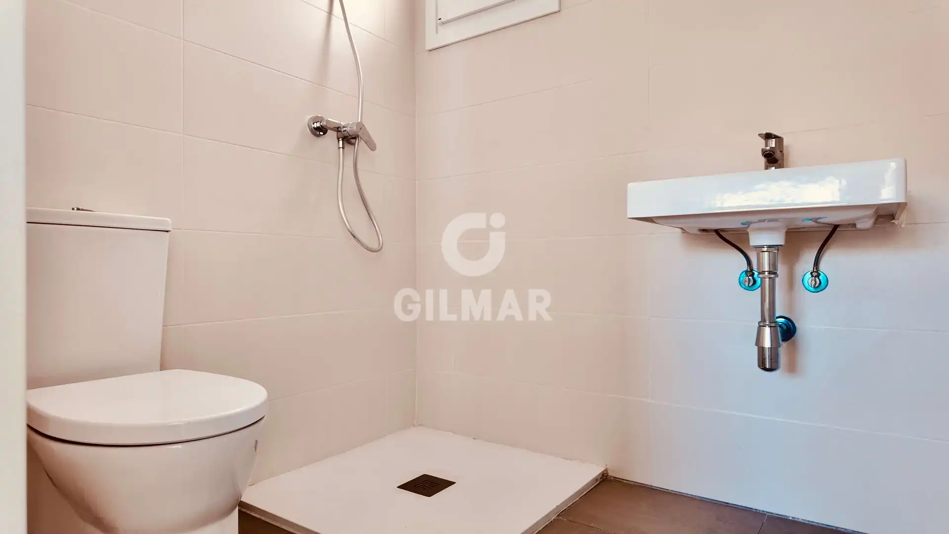 Bathroom of Flat for sale in Fuengirola  with Heating, Private garden and Storage room