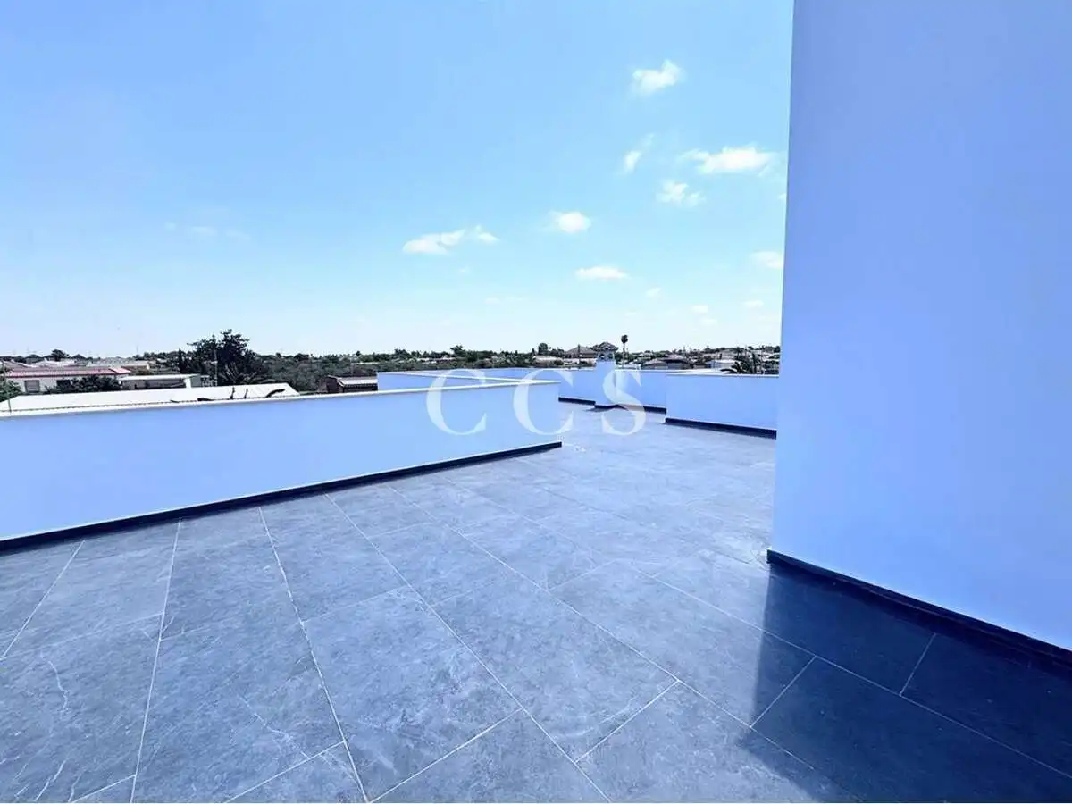 Terrassa de Casa o xalet en venda en Dos Hermanas amb Terrassa i Piscina