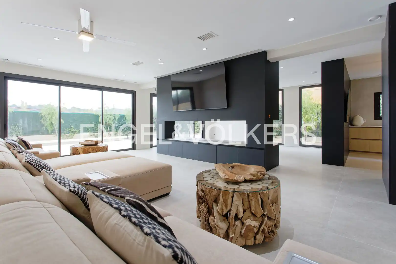 Sala d'estar de Casa o xalet en venda en Sant Cugat del Vallès amb Aire condicionat, Calefacció i Jardí privat