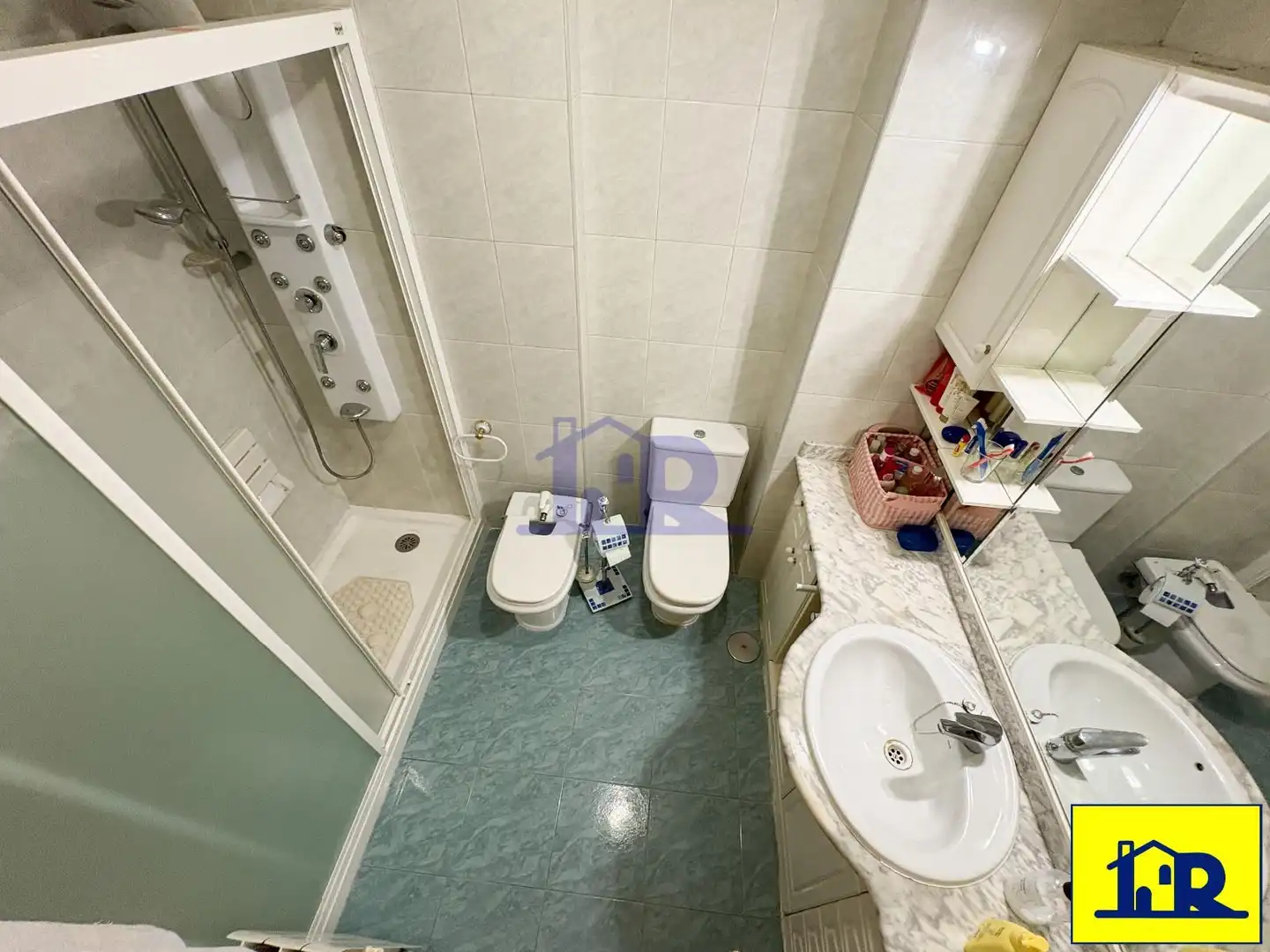Bany de Pis en venda en Cuenca amb Calefacció, Terrassa i Moblat