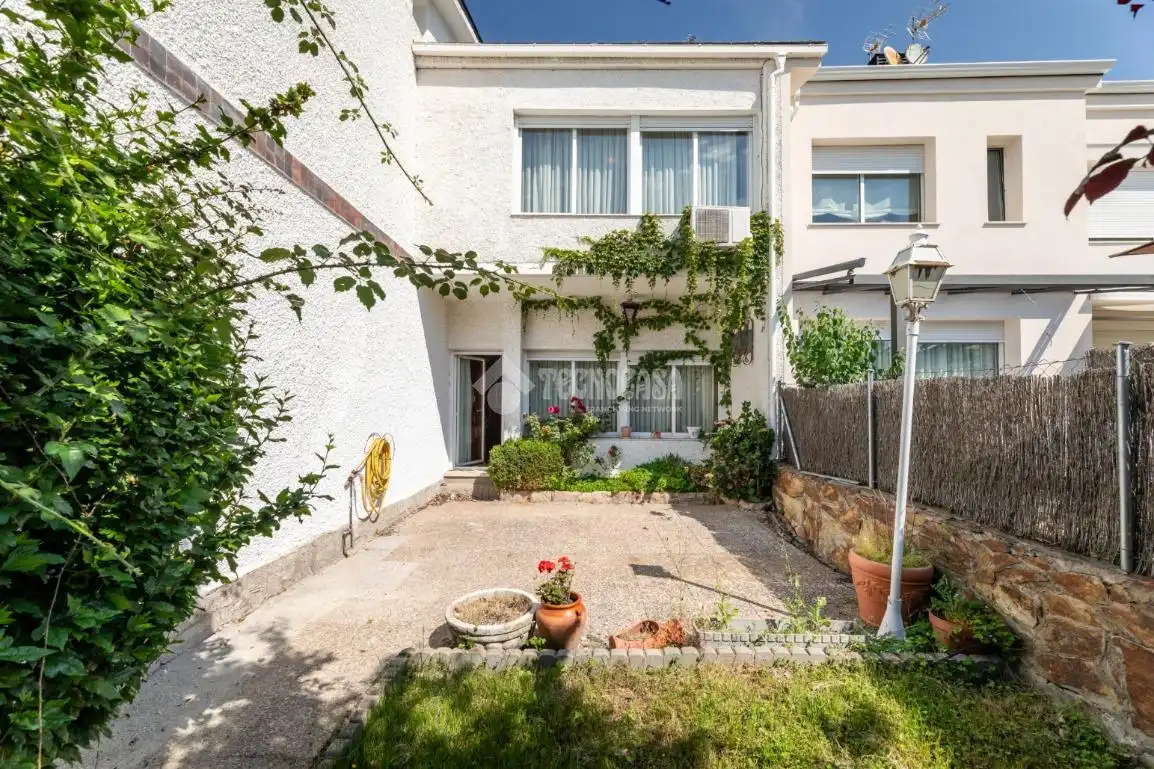 Jardín de Casa adosada en venta en Hoyo de Manzanares con Aire acondicionado, Calefacción y Jardín privado