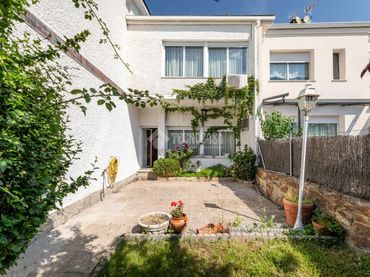 Casa aparellada amb jardí en venda a Hoyo de Manzanares