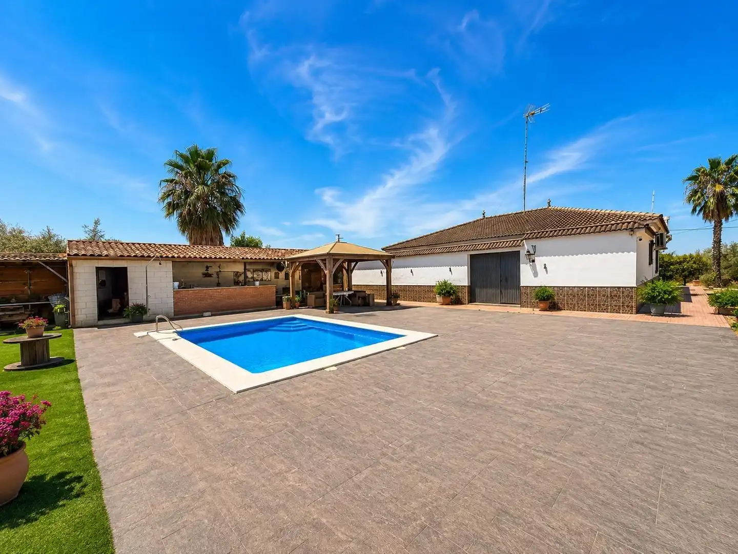 Piscina de Casa o chalet en venta en La Carlota con Aire acondicionado, Jardín privado y Terraza