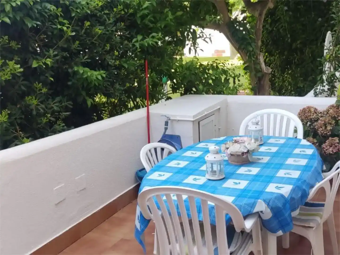 Terraza de Piso de alquiler en Rota con Jardín privado, Piscina y Amueblado