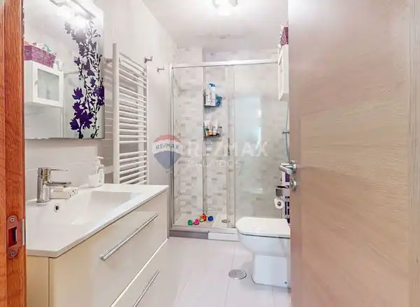 Baño de Piso en venta en Vigo  con Calefacción y Trastero