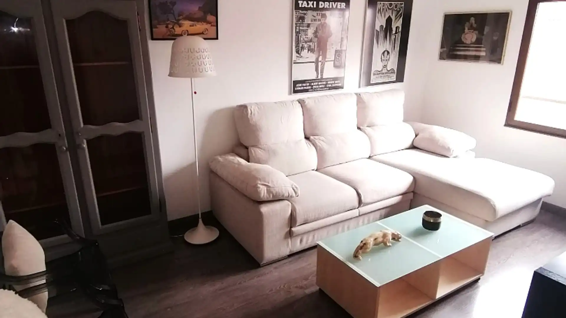 Sala d'estar de Pis en venda en Gijón  amb Parquet, Moblat i Forn