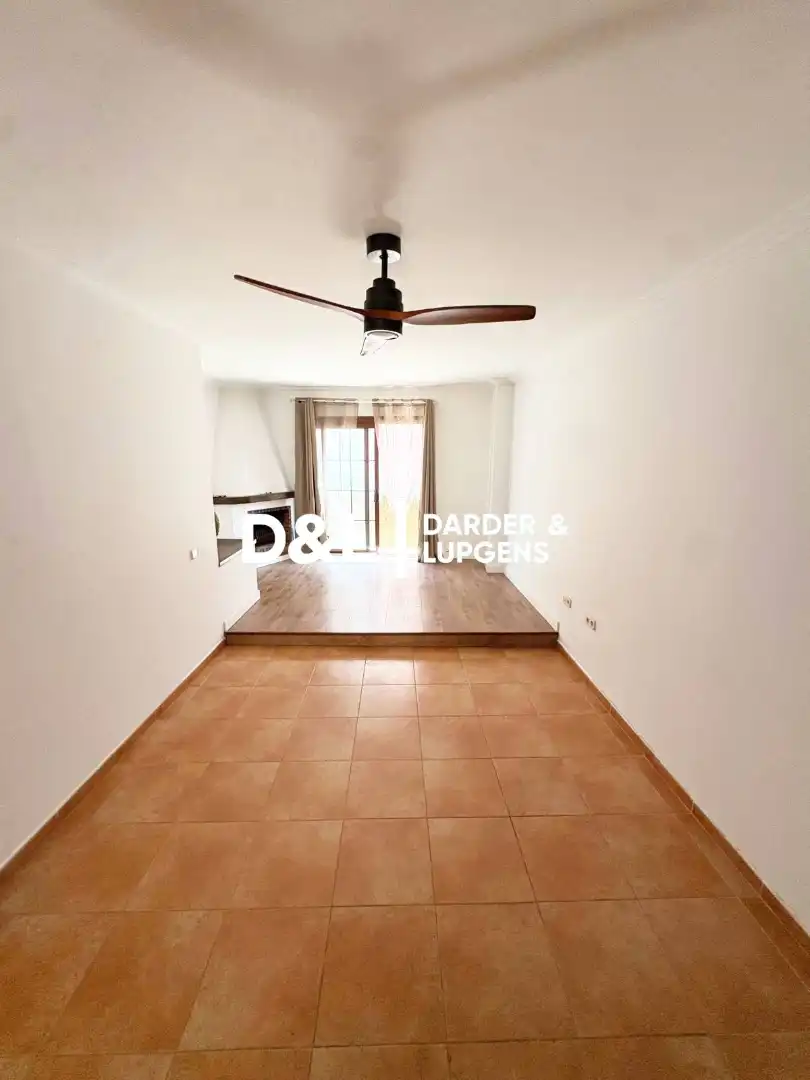 Außenansicht von Einfamilien-Reihenhaus zum Verkauf in Vilanova i la Geltrú mit Parkett und Terrasse