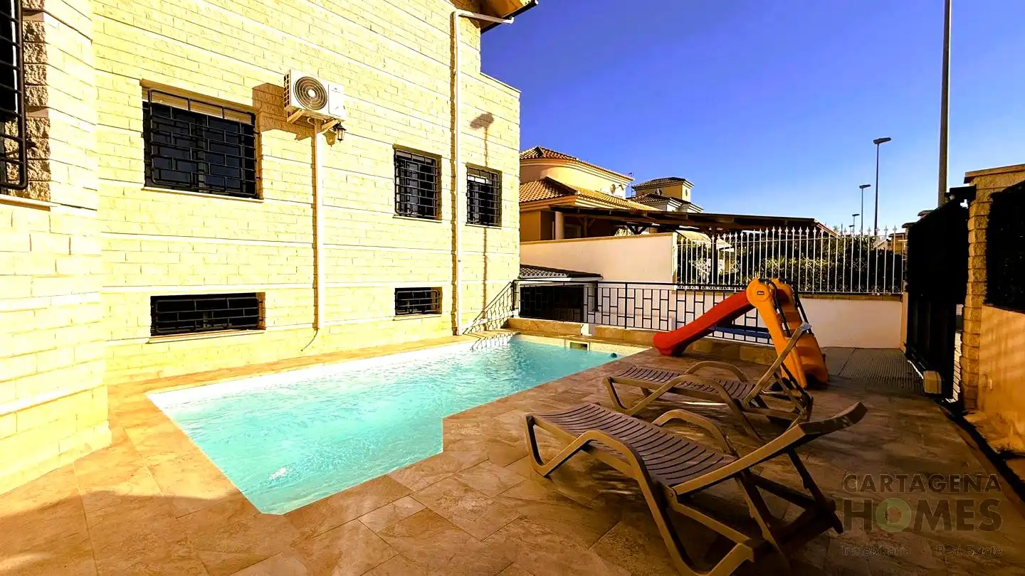 Piscina de Casa adosada en venta en Cartagena con Aire acondicionado, Jardín privado y Parquet