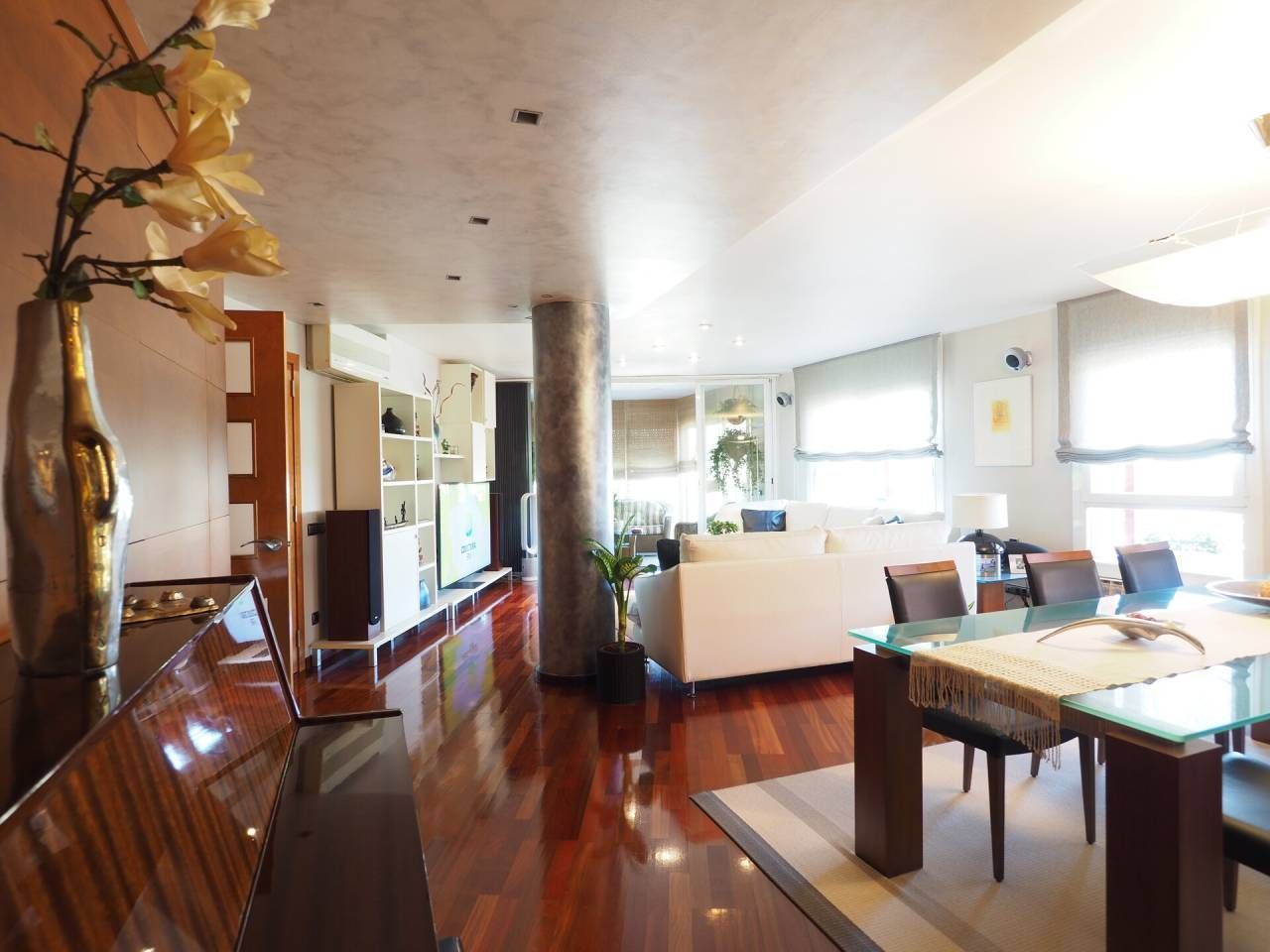 Living room of Flat for sale in Granollers  with Air Conditioner and Parquet flooring