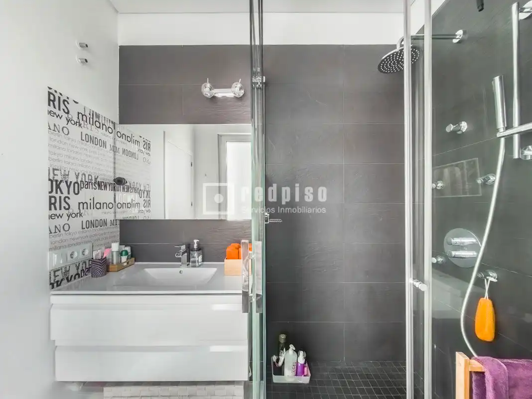 Bathroom of Attic for sale in Madrid  with Air Conditioner, Heating and Terrace