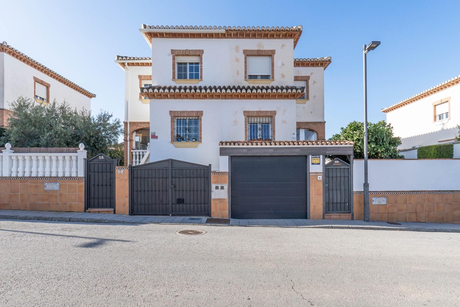 Exterior view of Single-family semi-detached for sale in Otura  with Air Conditioner, Heating and Private garden