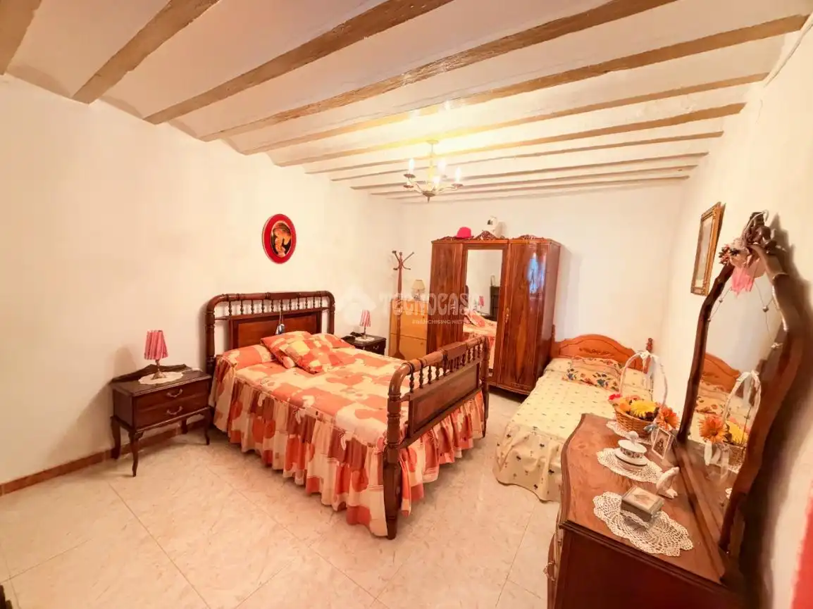 Schlafzimmer von Einfamilien-Reihenhaus zum Verkauf in Tembleque