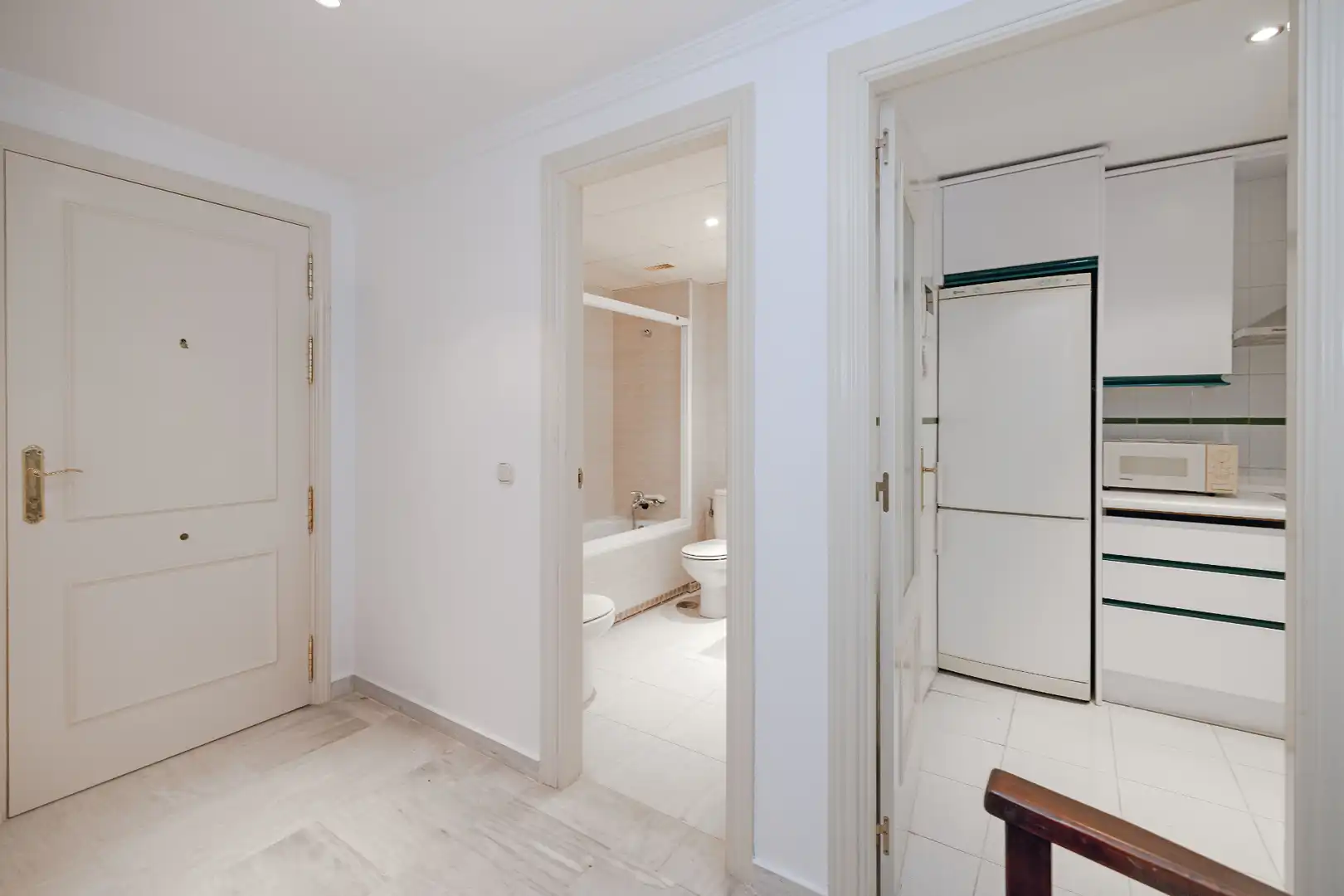 Bathroom of Flat for sale in Marbella  with Air Conditioner, Heating and Terrace