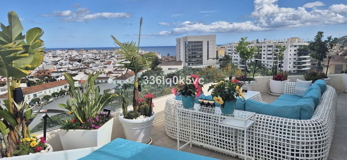 Vista exterior de Àtic en venda en Estepona