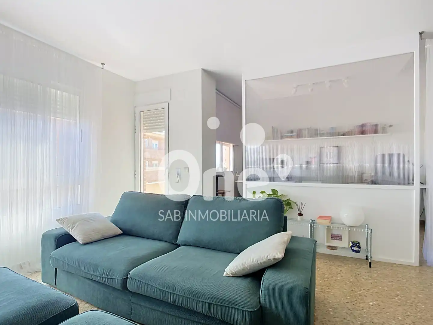 Sala de estar de Piso en venta en La Pobla de Vallbona con Aire acondicionado, Trastero y Horno