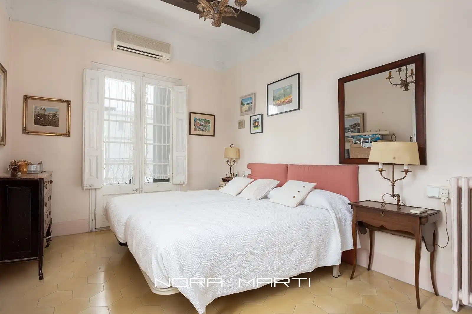 Habitación de Finca rústica en venta en Sitges con Aire acondicionado, Calefacción y Jardín privado