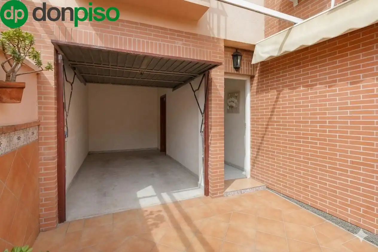 Casa adosada en venda a Calle ELISA SORIANO, Angustias - Chana - Encina