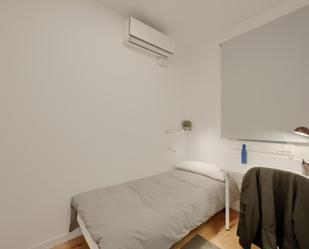 Dormitori de Apartament per a compartir en  Barcelona Capital amb Forn, Rentadora i Microones