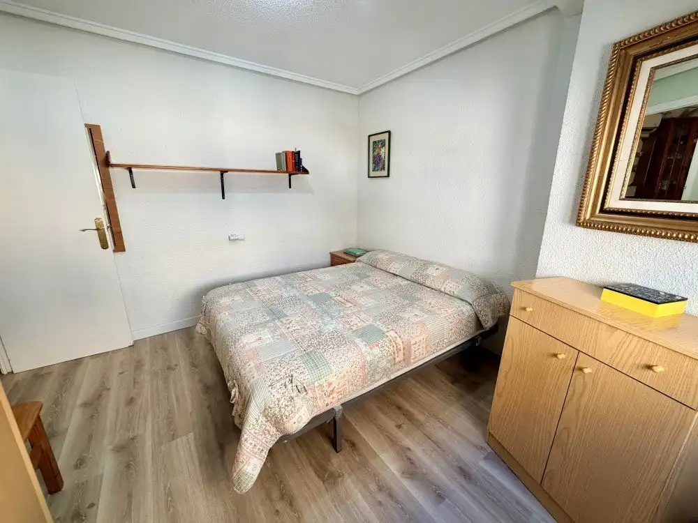 Dormitori de Apartament en venda en Elche / Elx amb Traster i Moblat