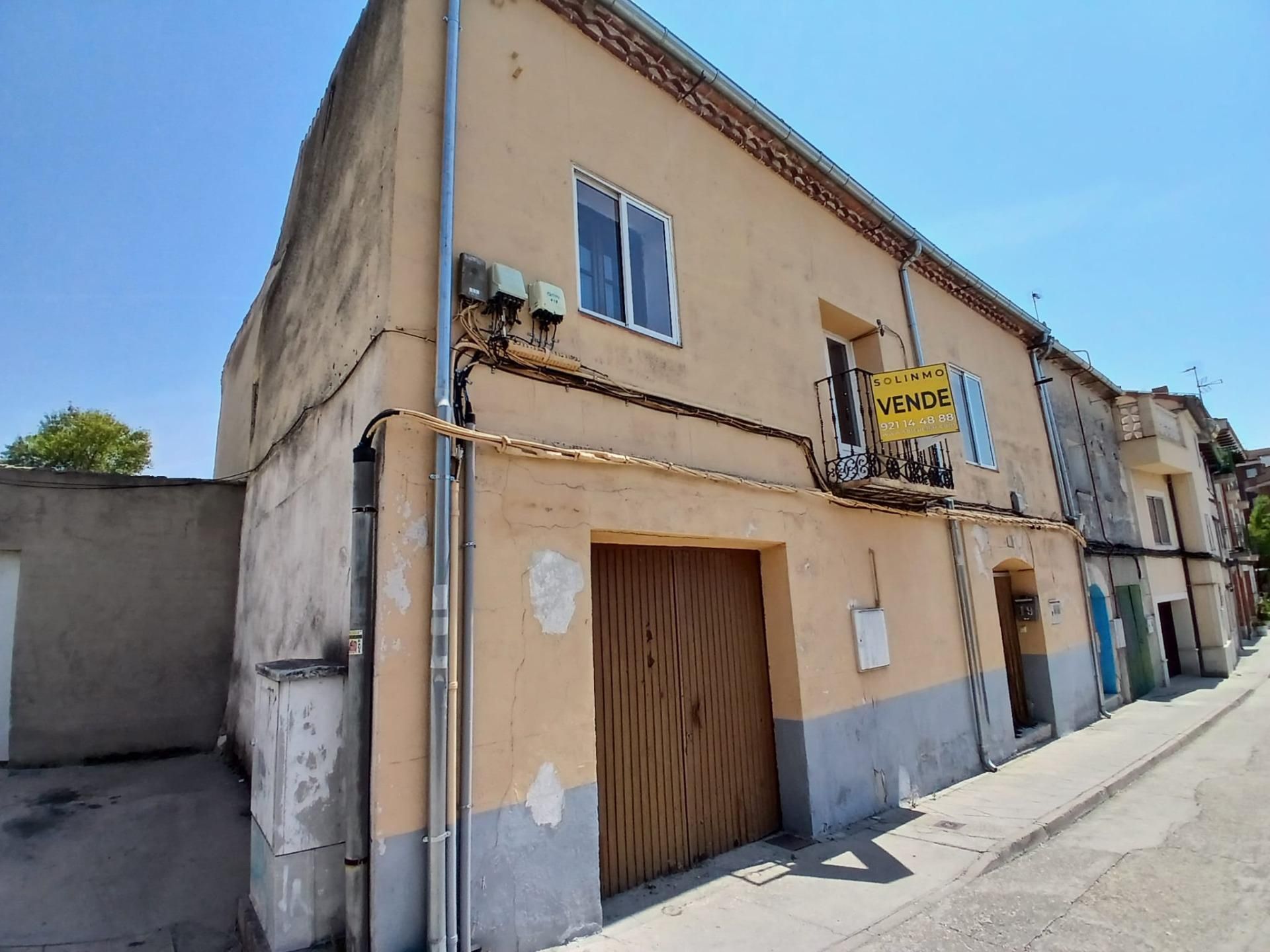 Vista exterior de Casa o xalet en venda en Cuéllar amb Jardí privat i Traster