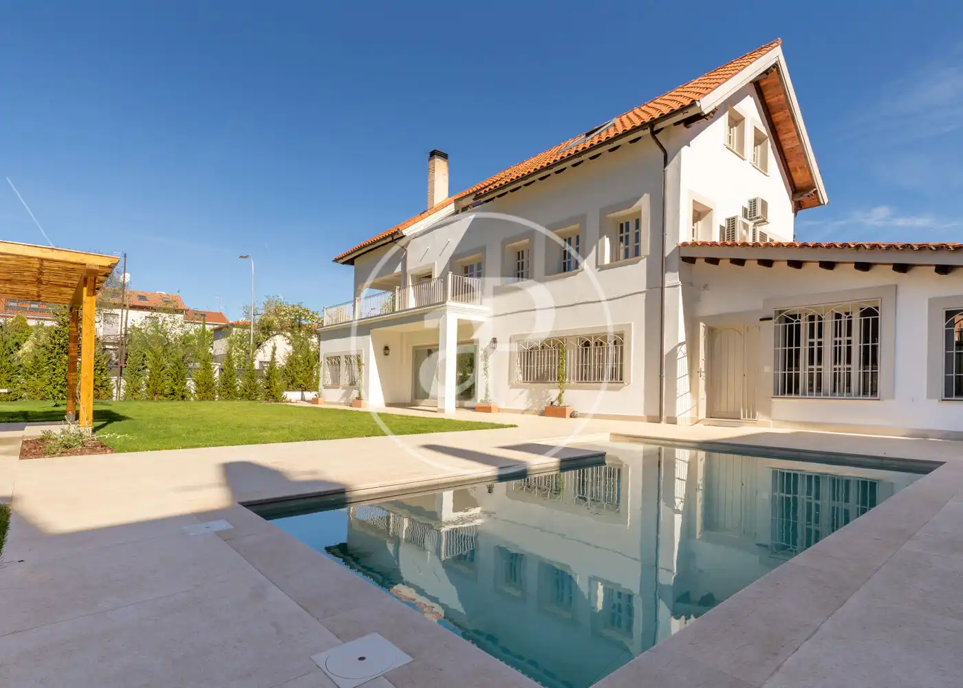 Swimming pool of Houses for rent in  Madrid Capital  with Air Conditioner, Heating and Private garden