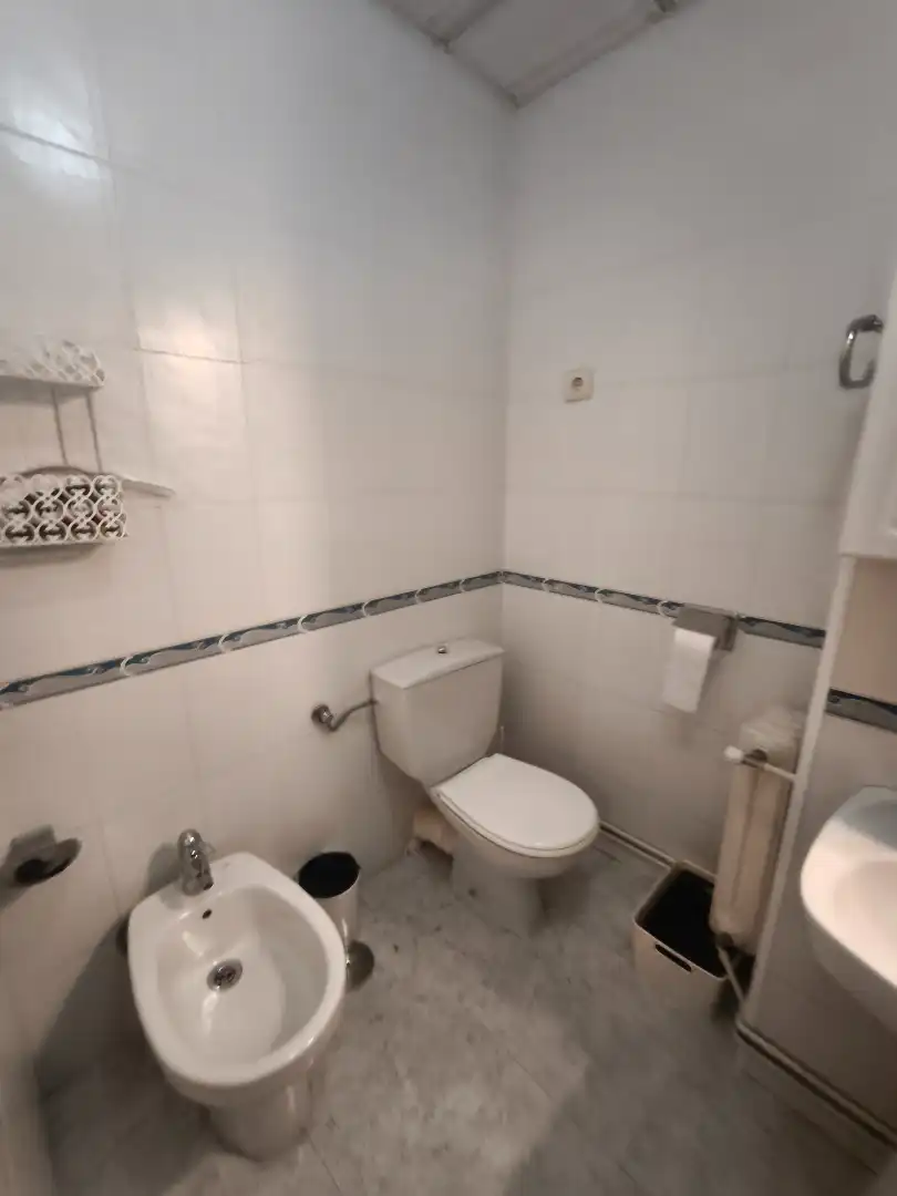 Bathroom of Flat for rent in Santiago de Compostela   with Heating, Parquet flooring and Furnished