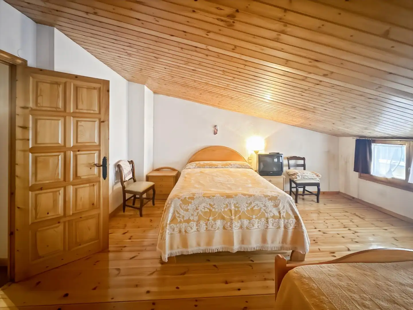 Schlafzimmer von Einfamilien-Reihenhaus zum Verkauf in Berga mit Heizung und Balkon