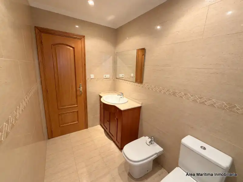 Baño de Piso de alquiler en Valencia con Aire acondicionado, Calefacción y Horno