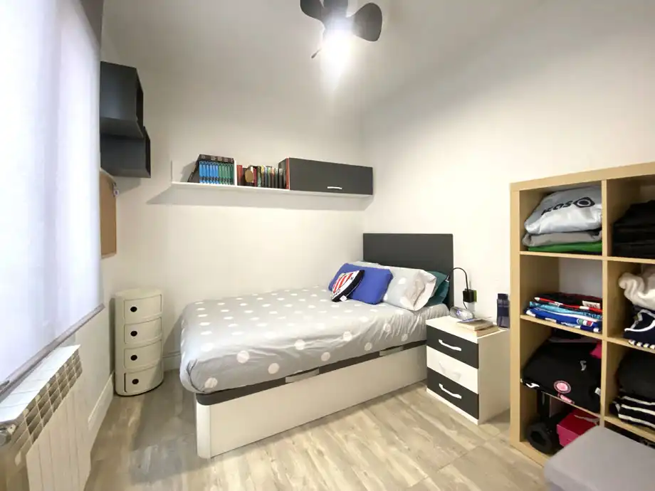 Schlafzimmer von Wohnung zum Verkauf in Vitoria - Gasteiz mit Heizung, Parkett und Abstellraum