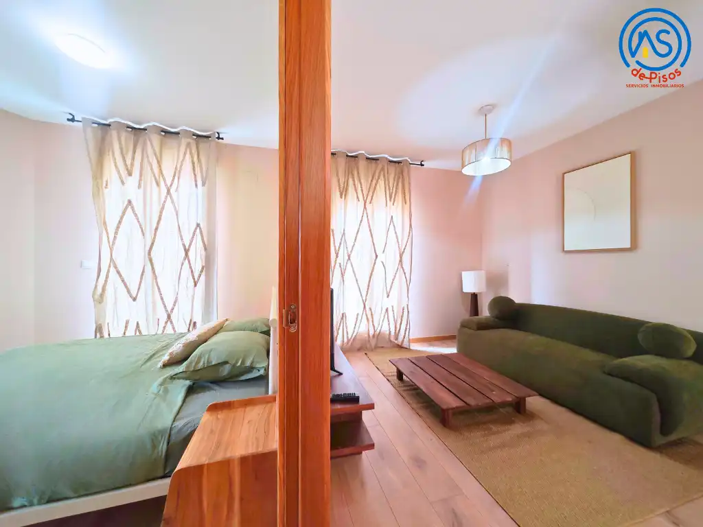 Dormitori de Apartament de lloguer en Zaragoza amb Calefacció, Parquet i Moblat