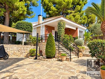 Villa mit Garten zum Verkauf in Barcelona