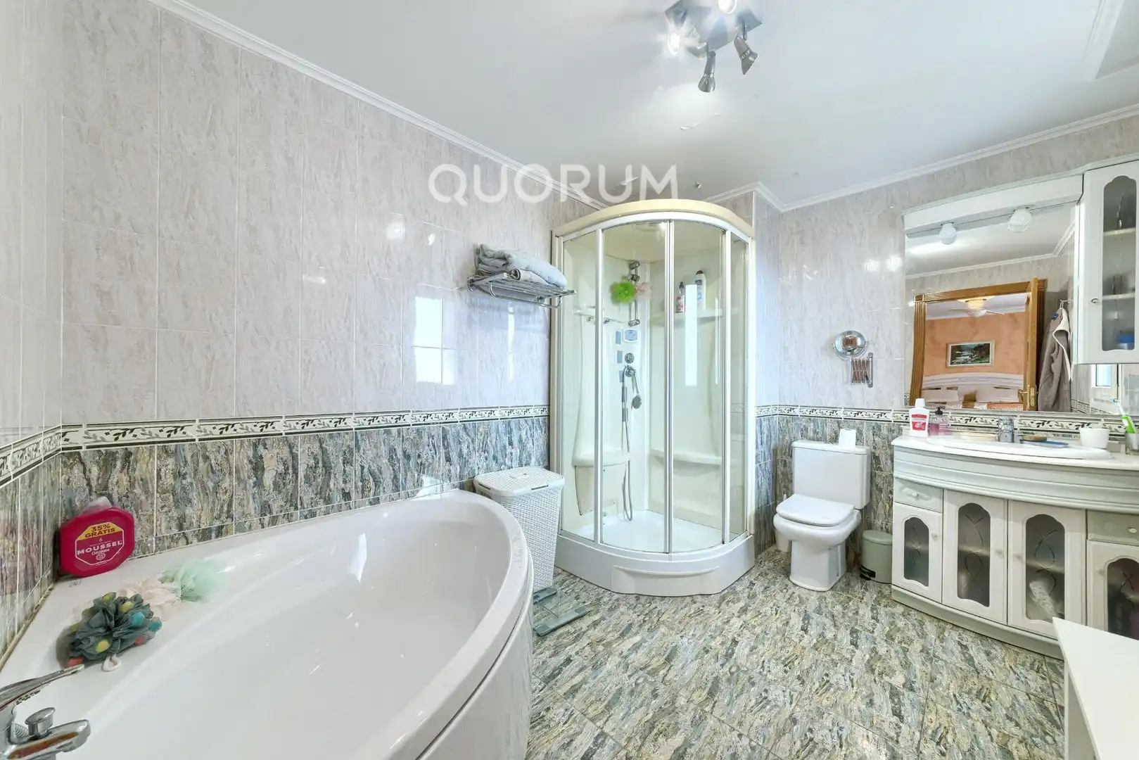Bathroom of Detached homes for sale in Santurtzi 