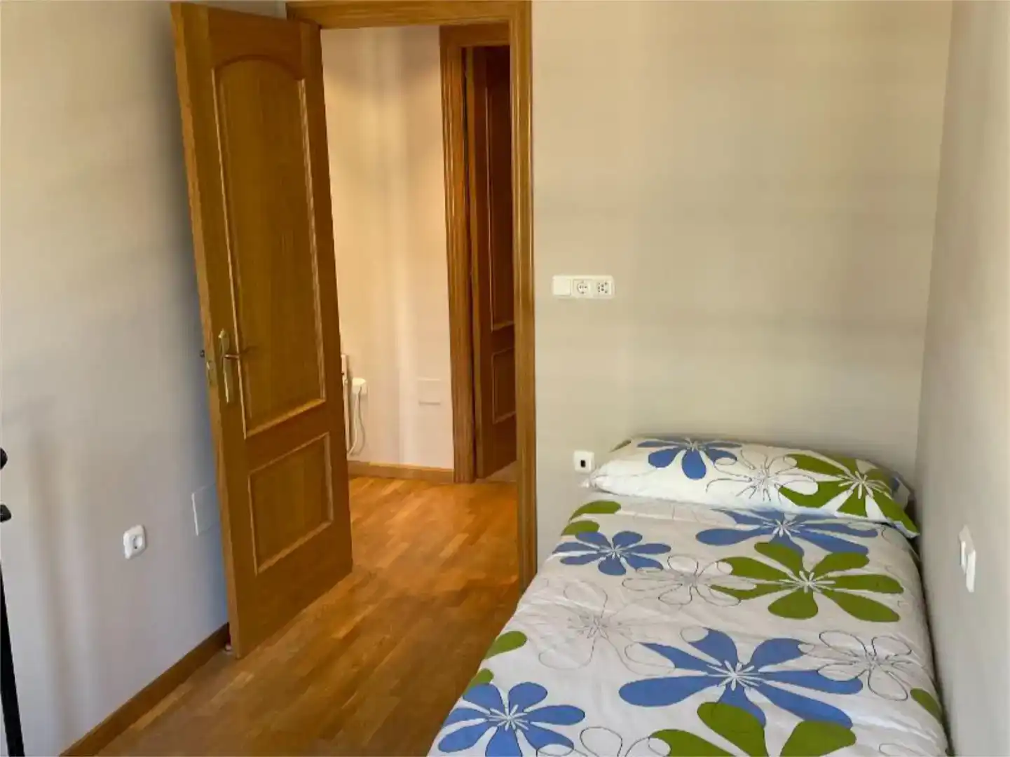 Schlafzimmer von Wohnung zur Miete in Castropol mit Balkon