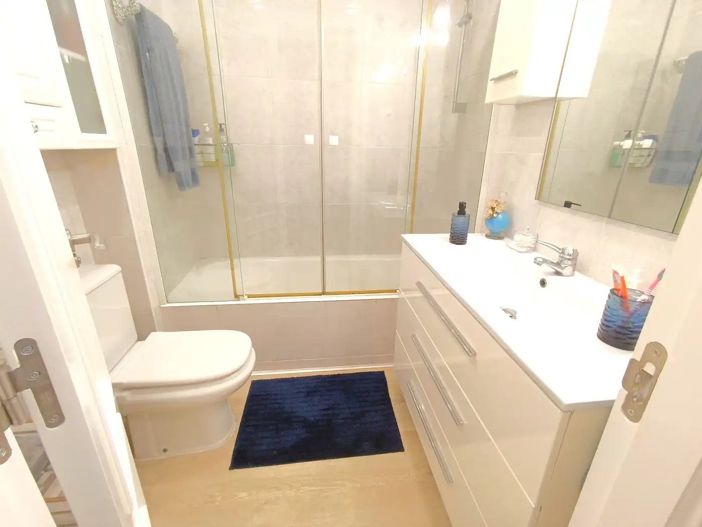 Badezimmer von Dachboden zum Verkauf in Sopela mit Heizung, Terrasse und Abstellraum