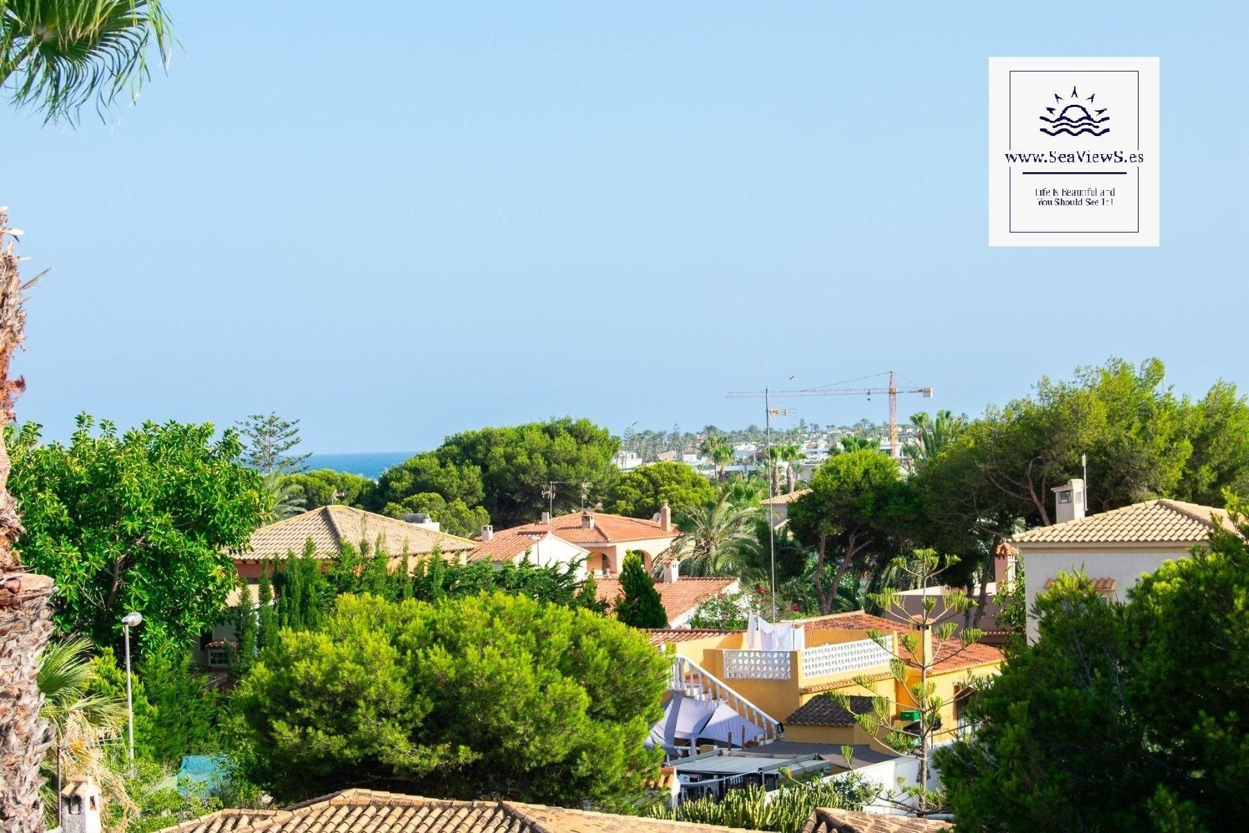 Exterior view of Attic for sale in Orihuela  with Terrace, Storage room and Community pool