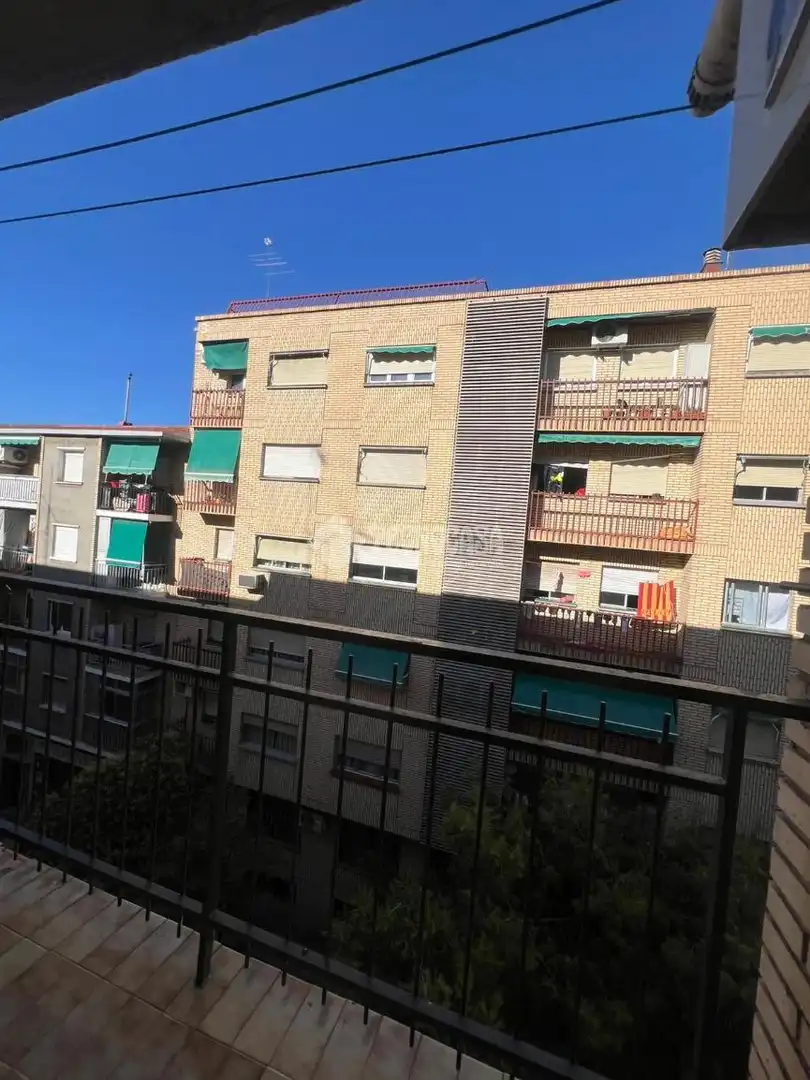 Vista exterior de Pis en venda en Zaragoza amb Calefacció, Moblat i Balcó