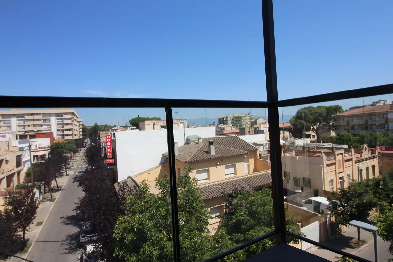 Vista exterior de Dúplex en venda en Figueres amb Calefacció i Terrassa