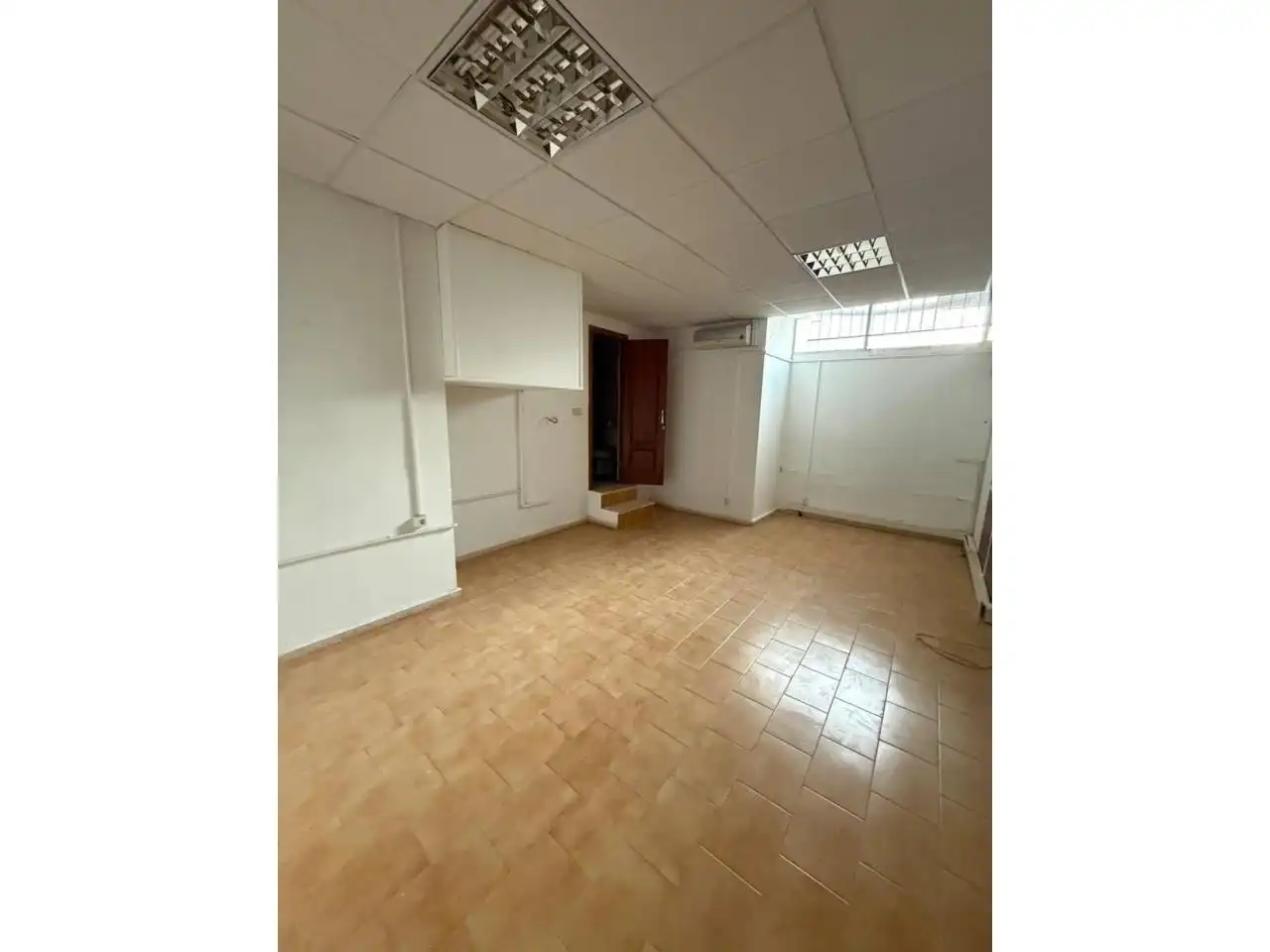 Local comercial en venda a Úbeda, imagen 4