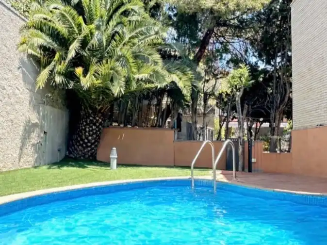 Casa aparellada amb piscina en venda a Mossen Cinto Verdaguer 10, imagen 28