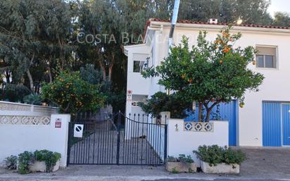 Vista exterior de Casa o xalet en venda en L'Alfàs del Pi amb Aire condicionat, Calefacció i Terrassa