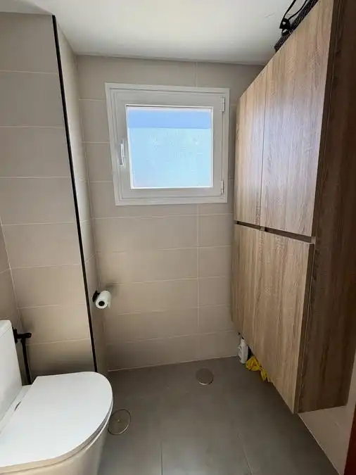 Badezimmer von Wohnung zum Verkauf in Madrid mit Klimaanlage, Heizung und Schwimmbad