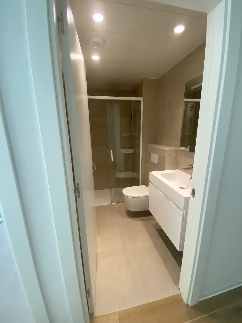 Piso de obra nueva con piscina en venta en Carrer d'Álvarez 25, imagen 3