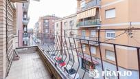 Vista exterior de Àtic en venda en Barberà del Vallès amb Aire condicionat i Terrassa