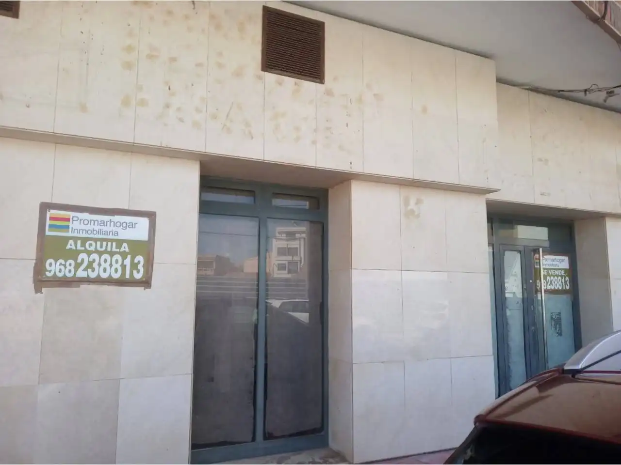 Vista exterior de Local en venda en San Javier amb Aire condicionat
