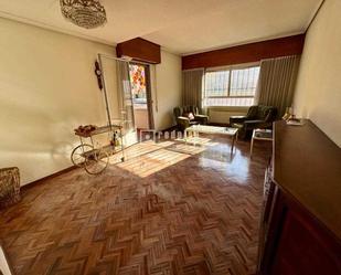 Sala d'estar de Pis en venda en  Madrid Capital amb Calefacció, Parquet i Terrassa