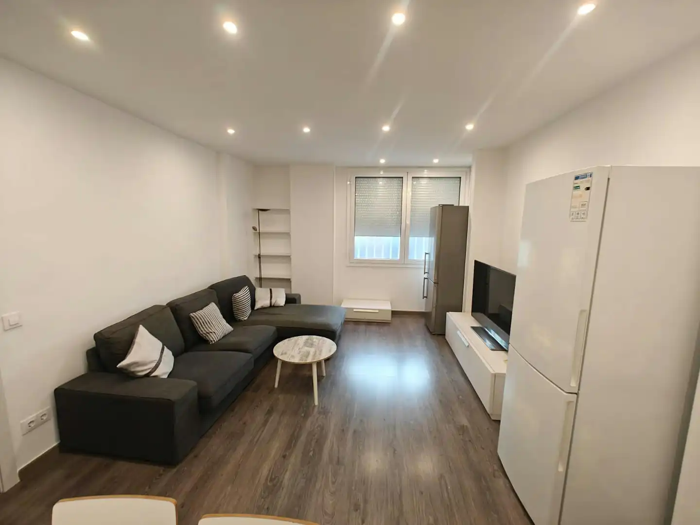 Sala d'estar de Pis per a compartir en Esplugues de Llobregat amb Aire condicionat, Calefacció i Moblat