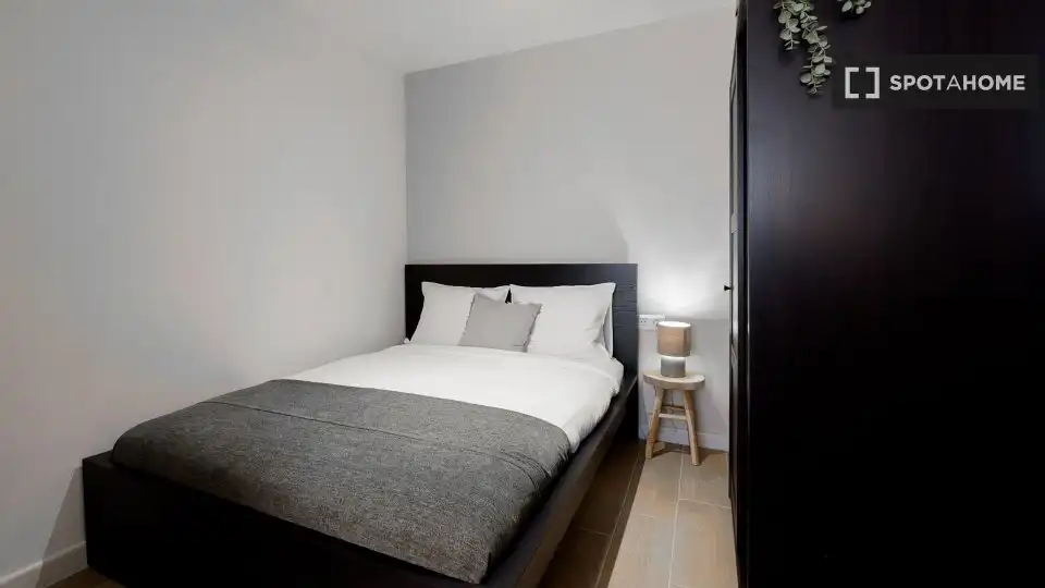 Schlafzimmer von Wohnung zur Miete in Valencia mit Klimaanlage, Heizung und Möbliert