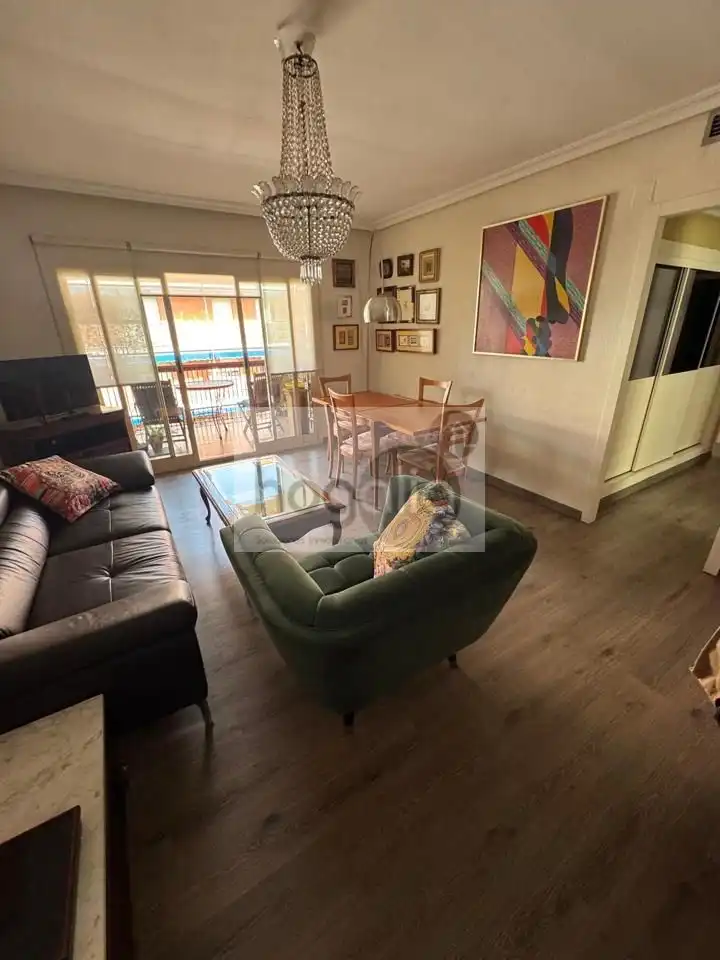 Sala d'estar de Pis de lloguer en  Sevilla Capital amb Aire condicionat, Terrassa i Moblat