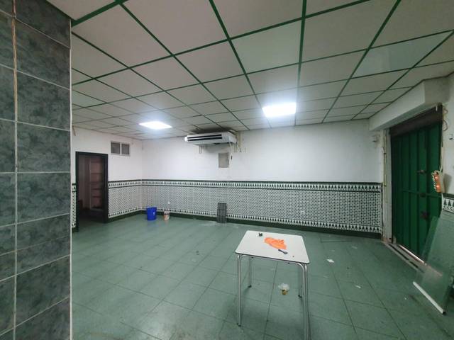 Local comercial en Alquiler en Pino Montano - Consolación